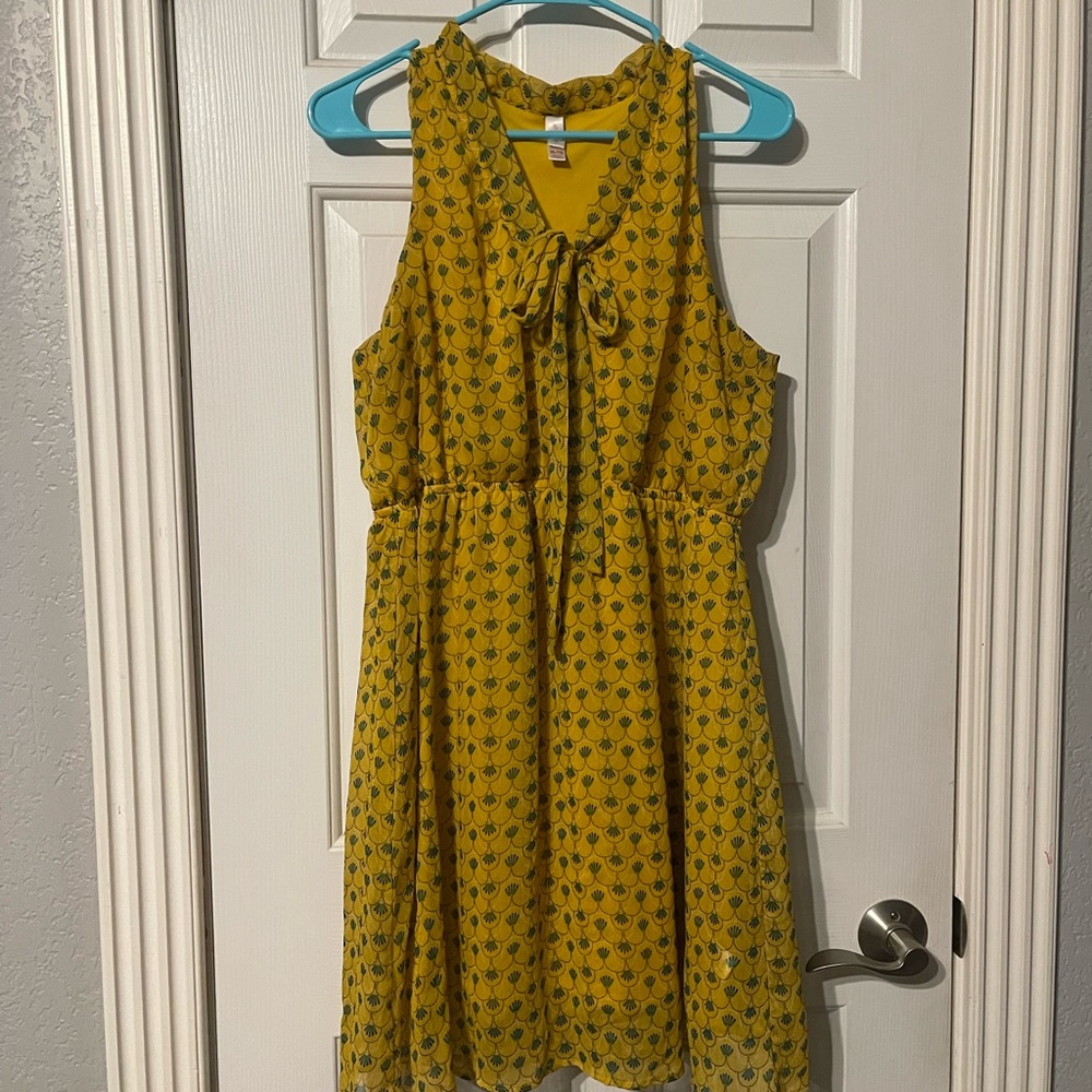 Yellow Sleeveless Dress with Leaf Pattern